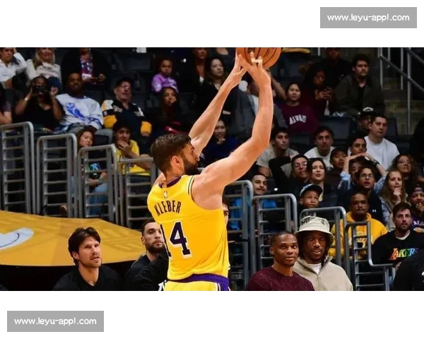 湖人中锋引援遇阻：多队抬价施压，克内克特或成凯斯勒交易筹码