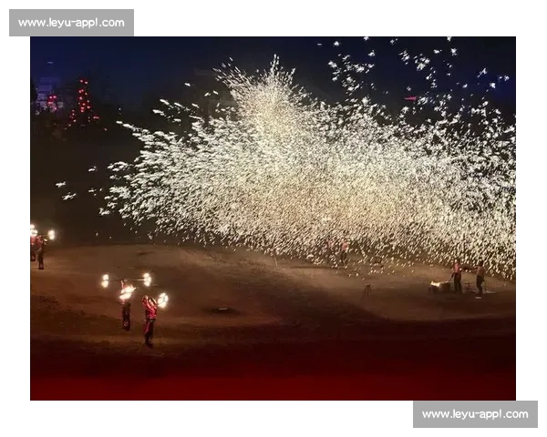 网红达人助阵村 BA 环江非遗打铁花燃爆夏夜